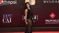 رانيا يوسف لمنتقديها.. “هو أنا لما أفتح الفستان ميعجبش ولما اقفله برده ميعجبش”