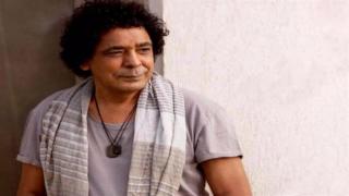 تفاصيل مرض محمد منير وسبب ظهوره على كرسي في أخر حفلاته
