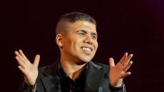 متابعو عمر كمال يهاجمونه بسبب الغناء في السعودية: “احترم قبر النبي”