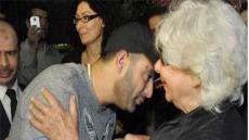 أحمد السقا يدفن هيثم أحمد زكي وبنزل معه القبر