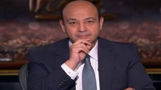 بعد تصريحها الأخير بـ “العوانس” عمرو أديب يدافع عن شيرين عبد الوهاب