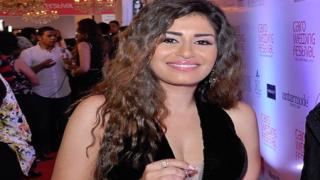 منة فضالى بأحدث جلسة تصوير “جريئة”