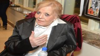 الظهور الأول لـ نادية لطفي بعد جراحة العمود الفقري