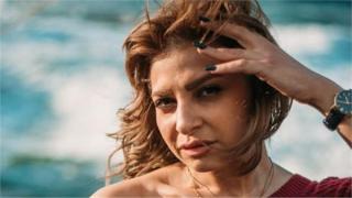 منة جلال تستعد لتصوير مسلسل “حواديت الشانزليزيه”