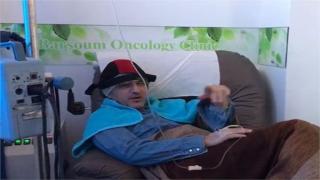 صورة شريف مدكور أثناء جلسة الكيماوي.. تعرف على رسالته