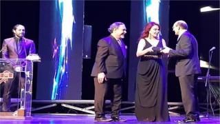 محمد صبحي بعد تكريمه بمهرجان همسة.. المهرجان نقطة تواصل بين فنانين العرب.