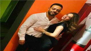 بعد خطبته.. تامر عاشور يتغزل في خطيبته ملكة جمال الكون