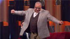 برقصة.. بيومي فؤاد يشعل ستوديو برنامج “سهرانين”