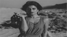 “بالأبيض والأسود”.. منة فضالي تثير الجدل