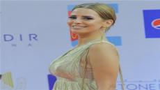 إيمان العاصي مثيرة وجريئة في مهرجان الجونة