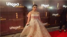 رحمة خالد بإطلالة مبهرة على «ريد كاربت» مسابقة «IREAD»