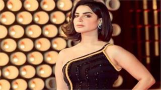 رانيا منصور بإطلالة جذابة على “ريد كاربت” مهرجان القاهرة السينمائي