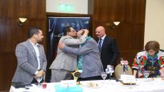 منح جلال الشرقاوي وشاح جامعة الملك عبد العزيز