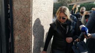 ليلى علوي ويسري نصر الله في جنازة سمير سيف