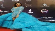 إطلالة غريبة لمي عمر في مهرجان القاهرة السينمائي