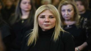 دموع ندى بسيوني لحظة تشييع جثمان المخرج سمير سيف