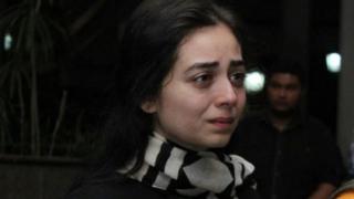 نجوم الفن ينعون هبة مجدي في وفاة خالتها وزوجها