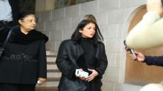 منى زكي في عزاء المخرج سمير سيف