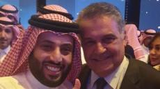 تكريم محسن جابر من تركي ىل شيخ في السعودية