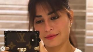 بسبب.. الجمهور ينتقد منة فضالي.. الراجل لسه ميت وأنتِ بتتصوري