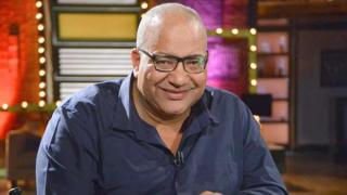 بيومي فؤاد يكشف سر زواجه المتأخر .. ويعترف: أخشى من غضب زوجتي