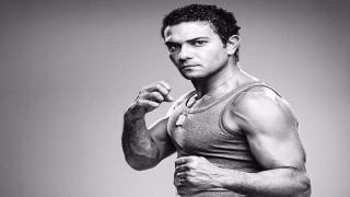آسر ياسين يُغير ملامحه بسبب مسلسل “فى كل أسبوع يوم جمعة”
