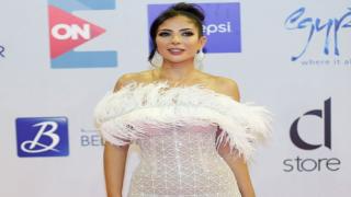 منى زكي تواصل تصوير “العنكبوت” في أستوديو مكة