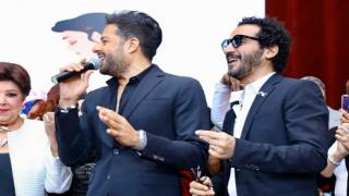 بصورة وتعليق.. أحمد حلمي يمازح حماقي ويتنمر على نفسه