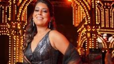 من داخل طائرة السعودية.. أيتن عامر تستعد لـ “عطل فني”