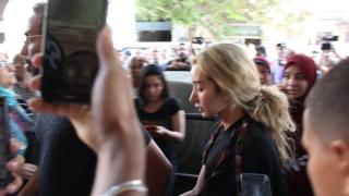 هنا الزاهد تنهار من البكاء في جنازة الراحل طلعت زكريا