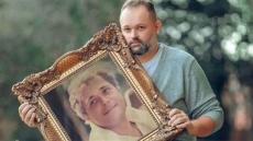 بكلمات مؤثرة.. رسالة محمد محمود عبد العزيز لوالدة بالذكرى الثالثة