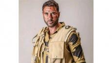 أحمد عز بالبدلة العسكرية.. البسوا المموه بيخافوا منه