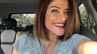 هيدي كرم من داخل سيارتها والجمهور.. خديني معاكي فسحيني بالعربيه شويه