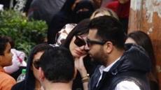 انهيار خطيبة الراحل هيثم أحمد زكي في الجنازة