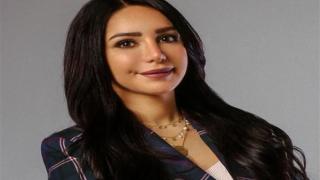 بعد “بلا دليل”.. إنجي علاء “لن أتخلى عن تصميم الأزياء”