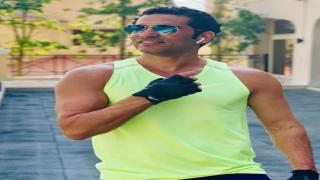 بعد خبر طلاقه.. عمرو سعد بابتسامة عريضة وملابس رياضية