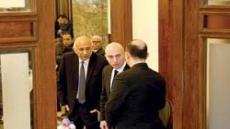 محمد هنيدي فى عزاء المخرج الراحل سمير سيف