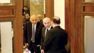 محمد هنيدي فى عزاء المخرج الراحل سمير سيف