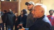 الموسيقار هاني شنودة يقدم واجب العزاء في المخرج سمير سيف